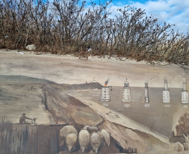 Mural ukazujący latarnię morską w Rozewiu i jej związki z Władysławowem.